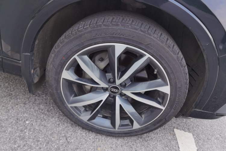Used Audi Q7 2022 55 TFSI quattro S line Sport model Right Front Wheel Hub