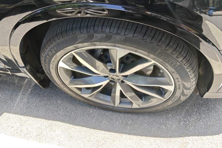 Used Audi Q7 2022 55 TFSI quattro S line Sport model Right Front Wheel Hub