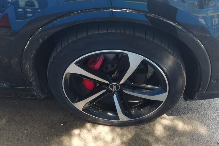 Used Audi Q7 2022 55 TFSI quattro S line Ice and Snow Sports Edition Right Front Wheel Hub