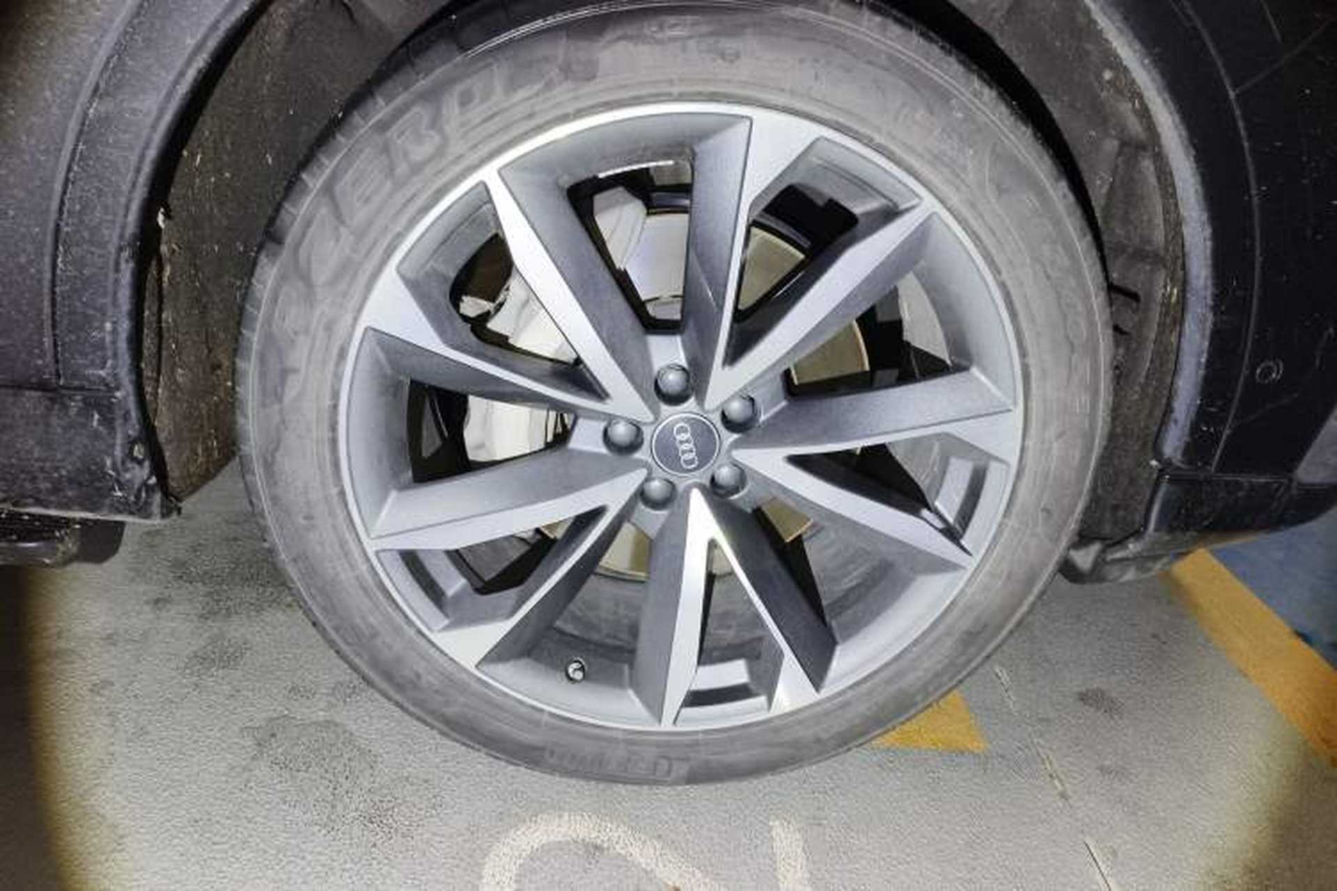 Used Audi Q7 2022 55 TFSI quattro S line Sport model Right Front Wheel Hub