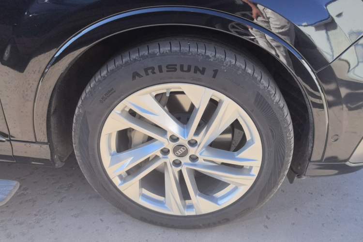 Used Audi Q7 2022 45 TFSI quattro S line Sport Edition Right Front Wheel Hub