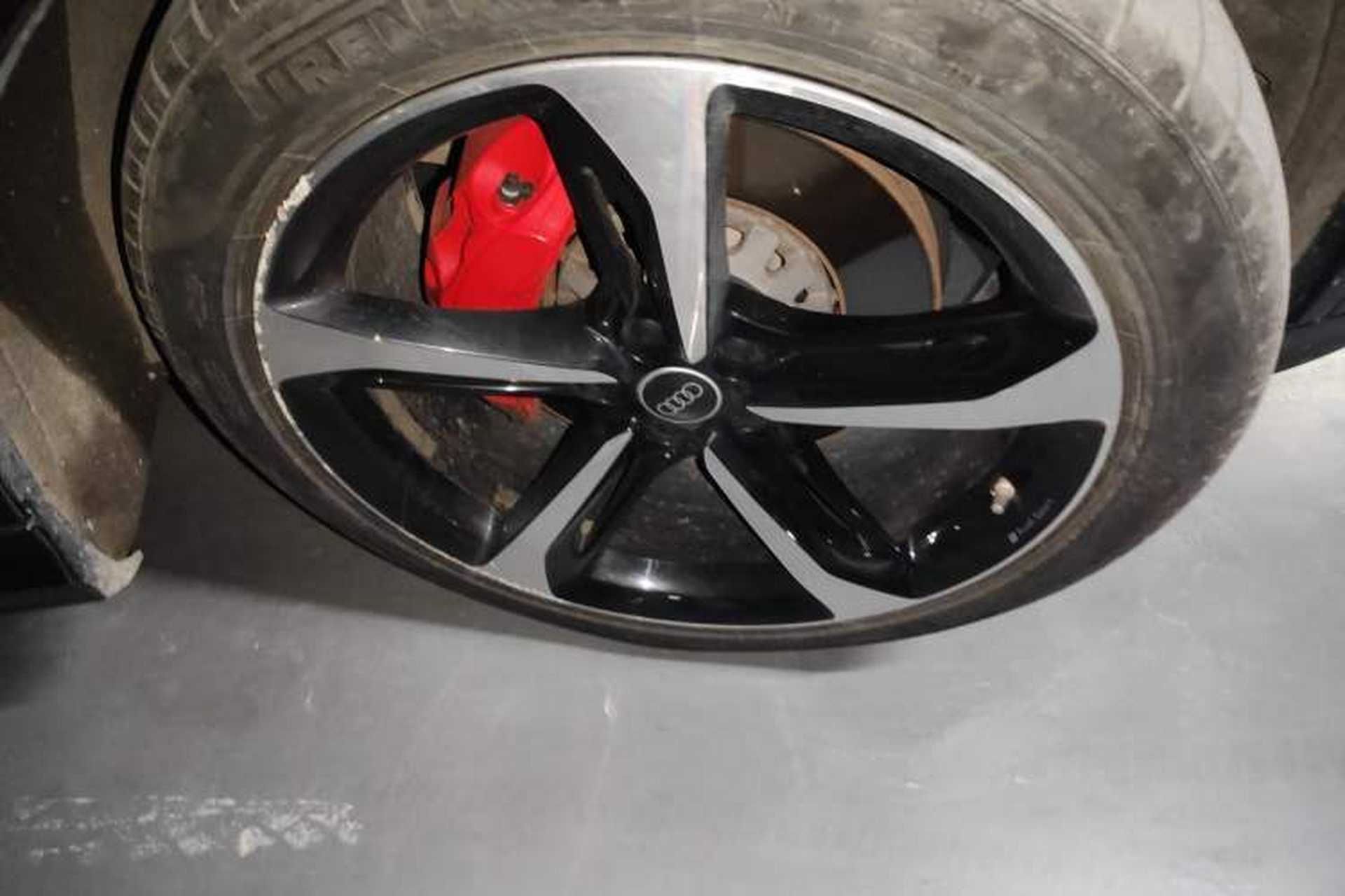 Used Audi Q7 2022 55 TFSI quattro S line Ice and Snow Sports Edition Right Front Wheel Hub