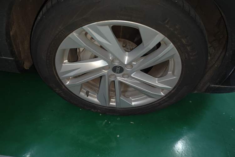 Used Audi Q7 2022 45 TFSI quattro S line Sport Edition Right Front Wheel Hub