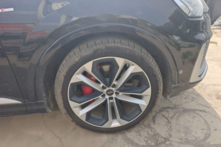 Used Audi Q7 2022 55 TFSI quattro S line Prestige Edition Right Front Wheel Hub