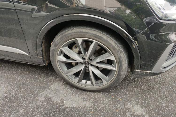 Used Audi Q7 2022 55 TFSI quattro S line Sport model Right Front Wheel Hub