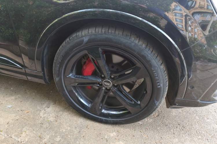 Used Audi Q7 2022 55 TFSI quattro S line Ice and Snow Sports Edition Right Front Wheel Hub