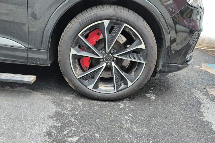 Used Audi Q7 2022 45 TFSI quattro S line Sport Edition Right Front Wheel Hub