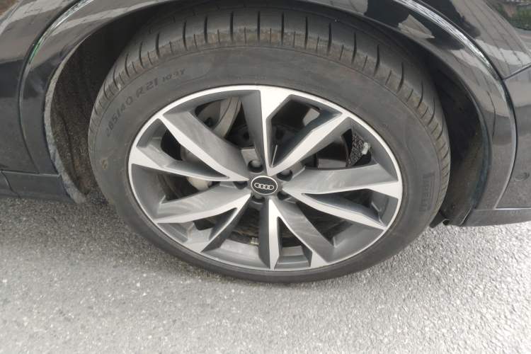 Used Audi Q7 2022 55 TFSI quattro S line Sport model Right Front Wheel Hub