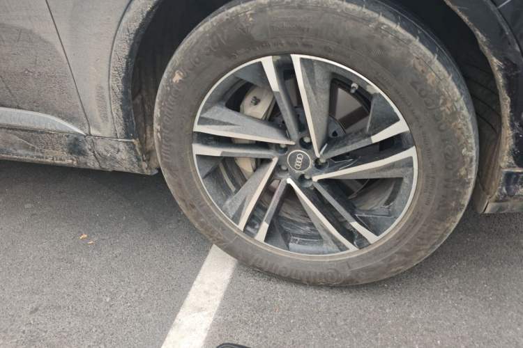 Used Audi Q7 2022 45 TFSI quattro S line Sport Edition Right Front Wheel Hub
