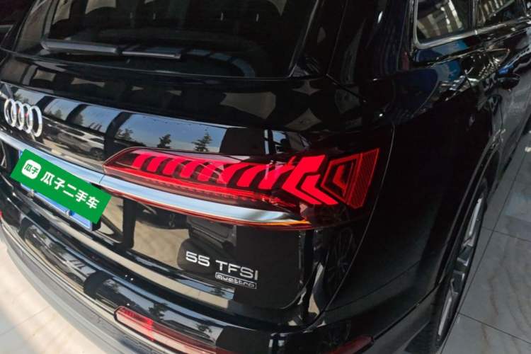 Used Audi Q7 2022 55 TFSI quattro S line Sport model Right Rear Taillight