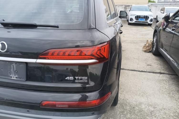 Used Audi Q7 2022 45 TFSI quattro S line Sport Edition Right Rear Taillight