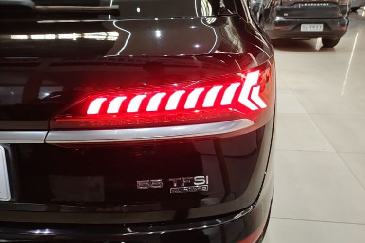 Used Audi Q7 2022 55 TFSI quattro S line Sport model Right Rear Taillight