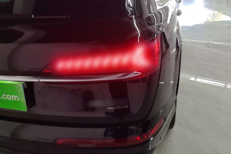 Used Audi Q7 2022 55 TFSI quattro S line Sport model Right Rear Taillight