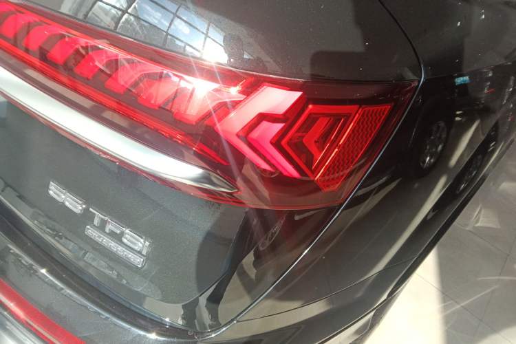 Used Audi Q7 2022 55 TFSI quattro S line Sport model Right Rear Taillight