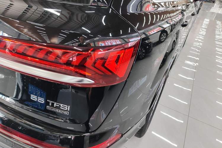 Used Audi Q7 2022 45 TFSI quattro S line Sport Edition Right Rear Taillight