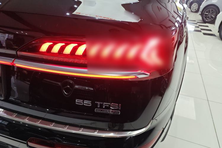 Used Audi Q7 2022 55 TFSI quattro S line Sport model Right Rear Taillight