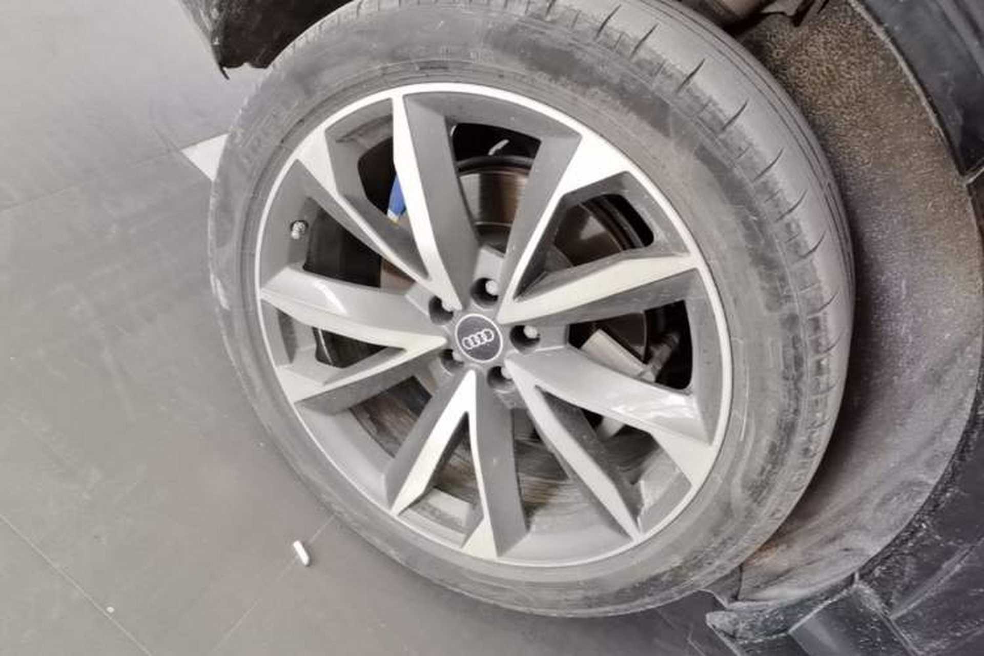 Used Audi Q7 2022 55 TFSI quattro S line Sport model Right Rear Wheel Hub