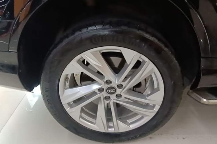 Used Audi Q7 2022 45 TFSI quattro S line Sport Edition Right Rear Wheel Hub