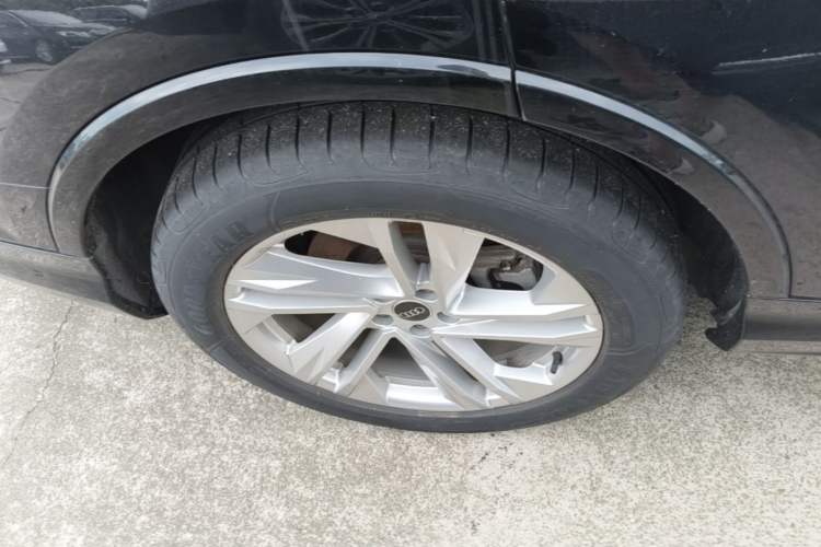 Used Audi Q7 2022 45 TFSI quattro S line Sport Edition Right Rear Wheel Hub