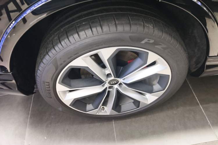 Used Audi Q7 2022 55 TFSI quattro S line Prestige Edition Right Rear Wheel Hub