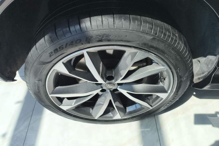 Used Audi Q7 2022 55 TFSI quattro S line Sport model Right Rear Wheel Hub