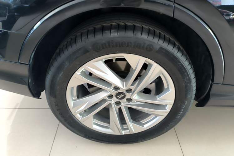 Used Audi Q7 2022 45 TFSI quattro S line Sport Edition Right Rear Wheel Hub