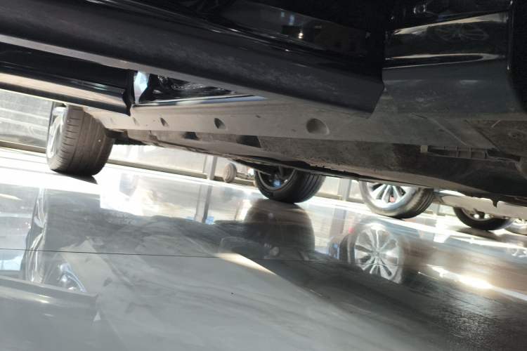 Used Audi Q7 2022 55 TFSI quattro S line Sport model Right Side Sill