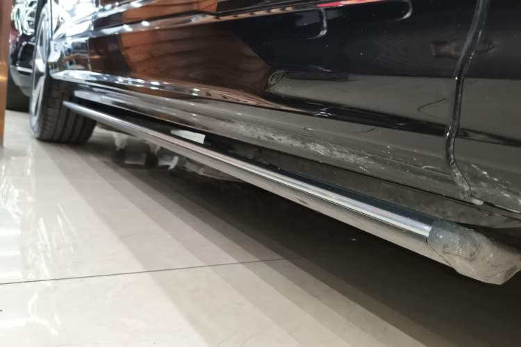 Used Audi Q7 2022 55 TFSI quattro S line Sport model Right Side Sill