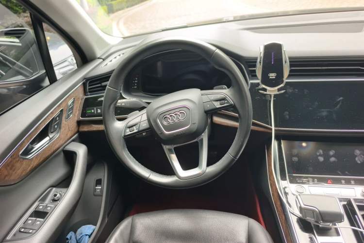 Used Audi Q7 2022 55 TFSI quattro S line Sport model Steering Wheel