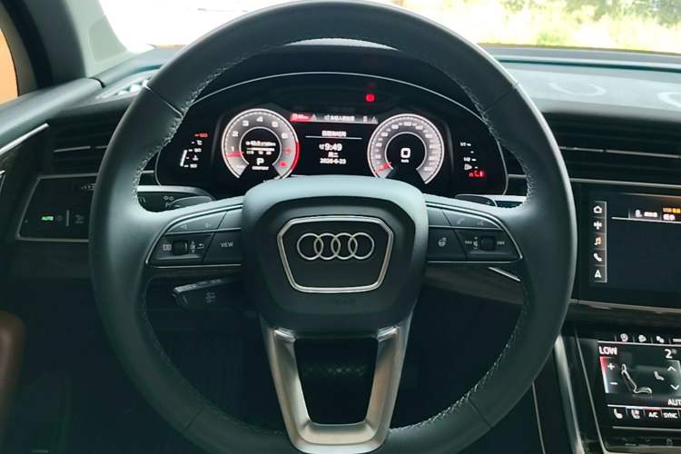 Used Audi Q7 2022 55 TFSI quattro S line Sport model Steering Wheel