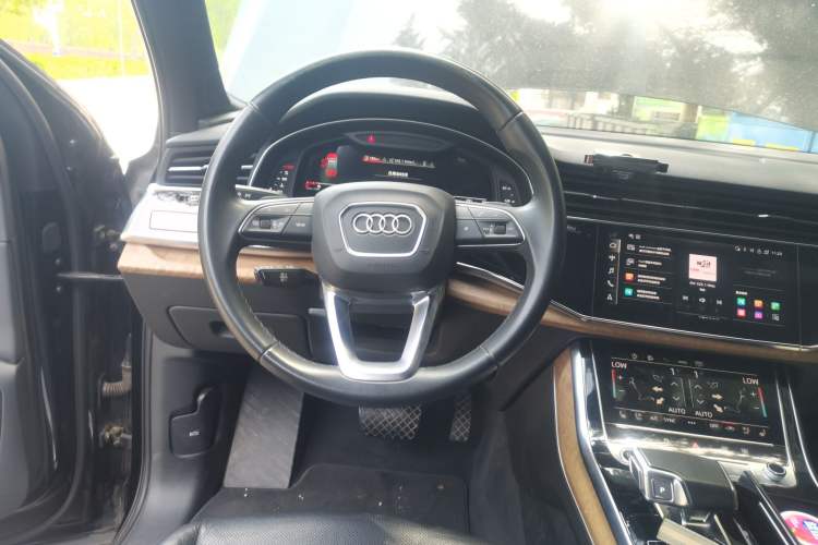 Used Audi Q7 2022 55 TFSI quattro S line Ice and Snow Sports Edition Steering Wheel