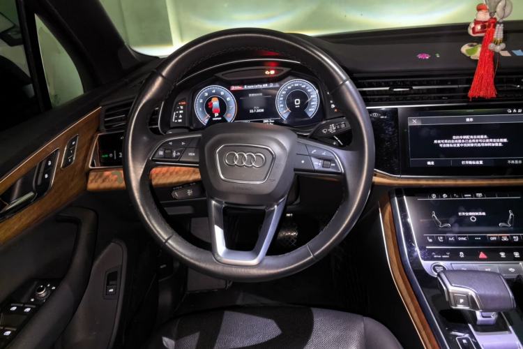 Used Audi Q7 2022 55 TFSI quattro S line Ice and Snow Sports Edition Steering Wheel