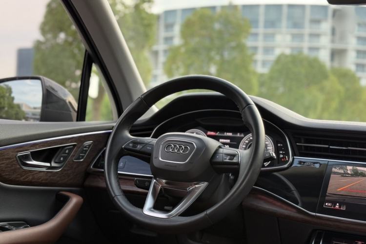 Used Audi Q7 2022 45 TFSI quattro S line Sport Edition Steering Wheel