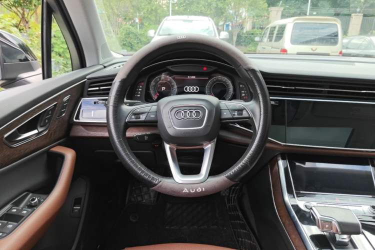 Used Audi Q7 2022 55 TFSI quattro S line Sport model Steering Wheel