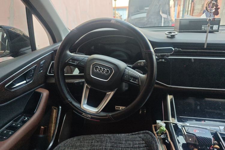 Used Audi Q7 2022 55 TFSI quattro S line Sport model Steering Wheel