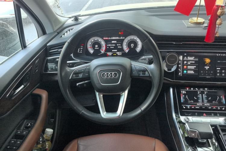 Used Audi Q7 2022 55 TFSI quattro S line Sport model Steering Wheel