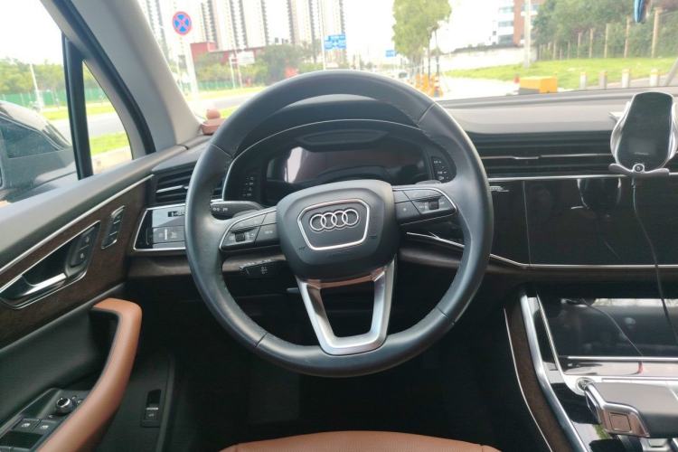 Used Audi Q7 2022 45 TFSI quattro S line Sport Edition Steering Wheel