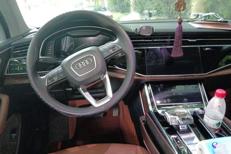 Used Audi Q7 2022 55 TFSI quattro S line Sport model Steering Wheel