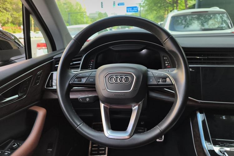 Used Audi Q7 2022 55 TFSI quattro S line Sport model Steering Wheel