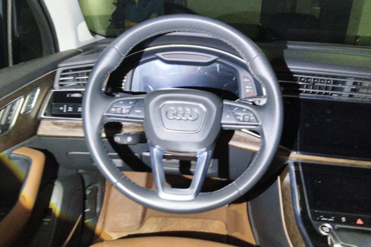 Used Audi Q7 2022 55 TFSI quattro S line Sport model Steering Wheel