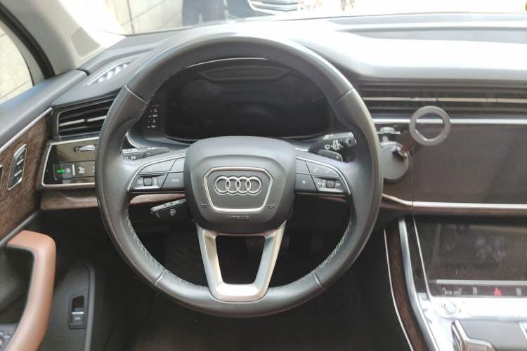 Used Audi Q7 2022 55 TFSI quattro S line Sport model Steering Wheel