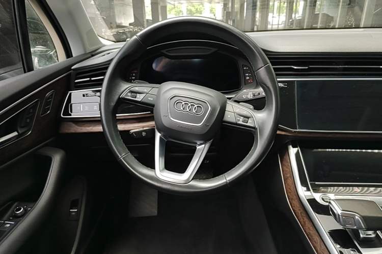 Used Audi Q7 2022 55 TFSI quattro S line Sport model Steering Wheel
