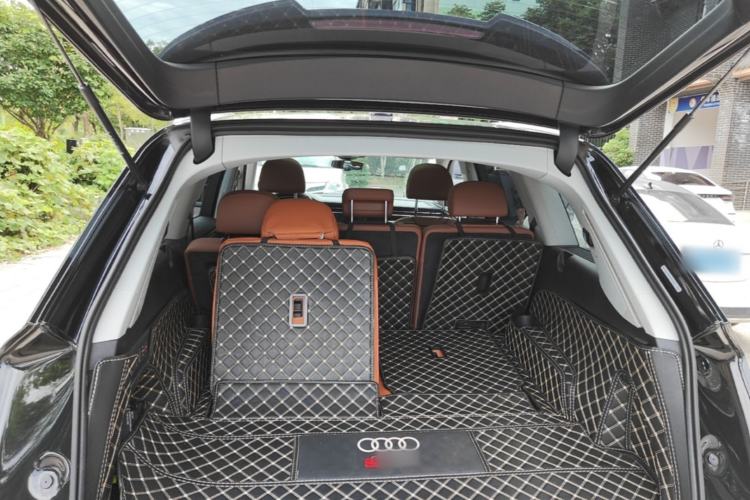 Used Audi Q7 2022 55 TFSI quattro S line Sport model Trunk