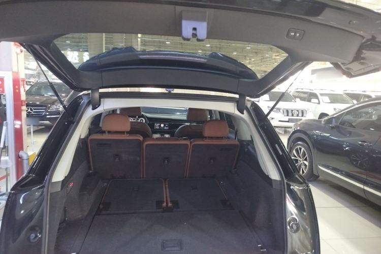 Used Audi Q7 2022 55 TFSI quattro S line Sport model Trunk