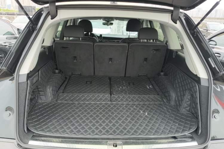 Used Audi Q7 2022 45 TFSI quattro S line Sport Edition Trunk