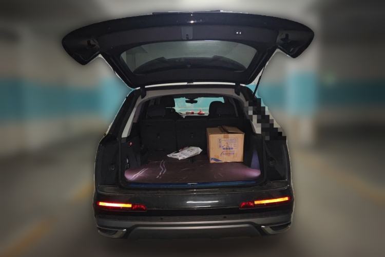 Used Audi Q7  Trunk