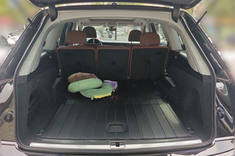 Used Audi Q7 2022 55 TFSI quattro S line Sport model Trunk
