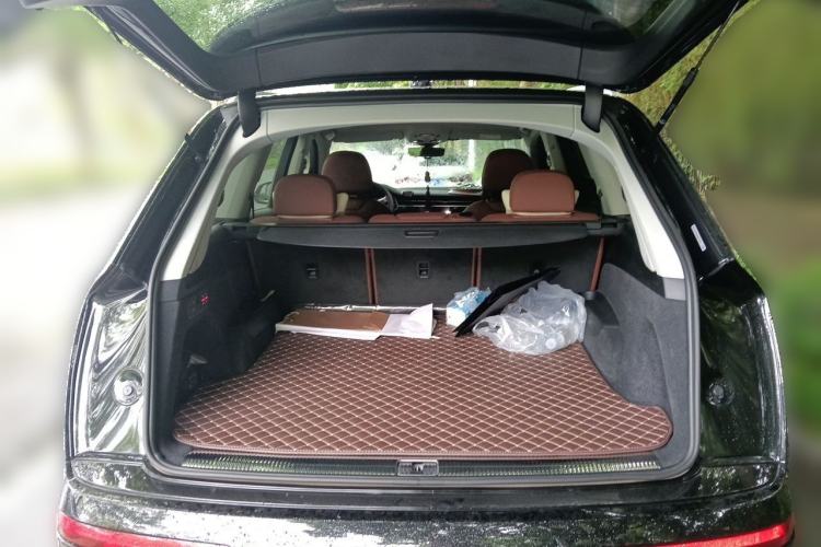 Used Audi Q7 2022 55 TFSI quattro S line Sport model Trunk