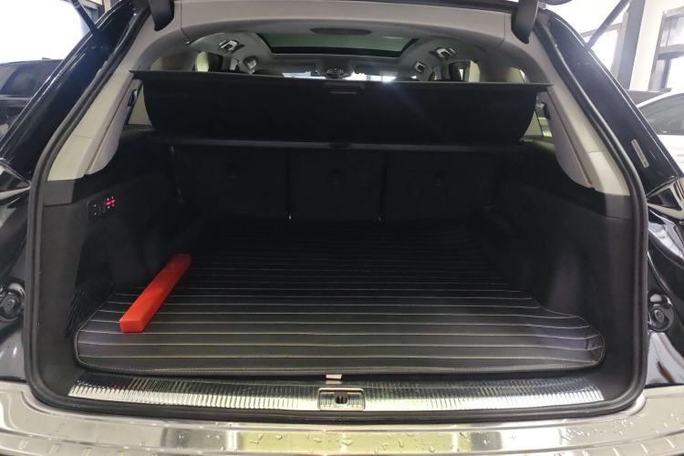 Used Audi Q7 2022 55 TFSI quattro S line Sport model Trunk