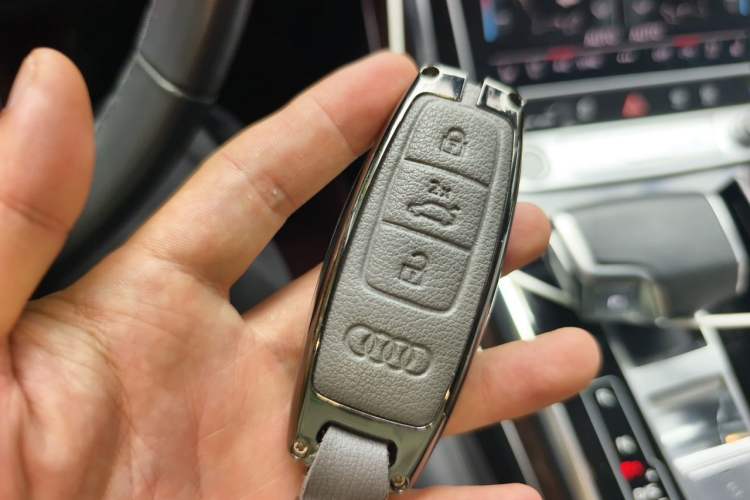 Used Audi Q7 2022 55 TFSI quattro S line Sport model Vehicle Key